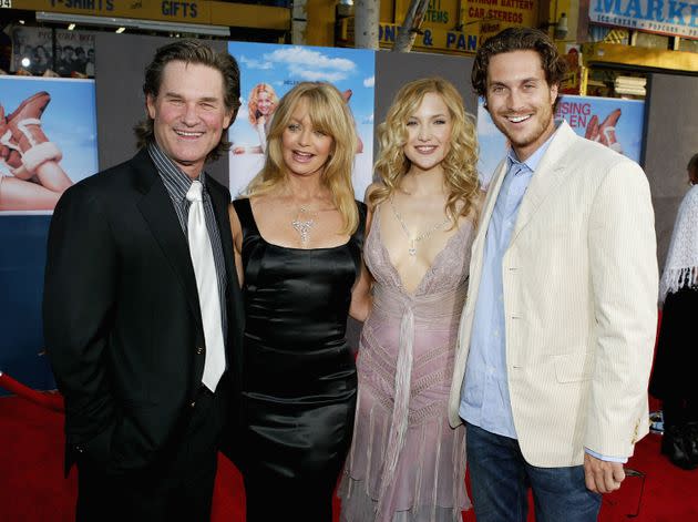 The Hudson siblings with their famous parents Goldie Hawn and Kurt Russell in 2004. (Photo: Vince Bucci via Getty Images)