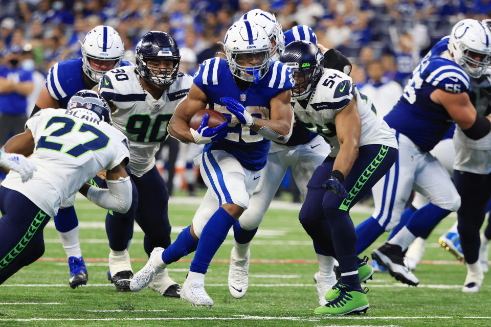 INDIANAPOLIS, INDIANA - SEPTEMBER 12: Jonathan Taylor #28 of the Indianapolis Colts runs the ball during the fourth quarter against the Seattle Seahawks at Lucas Oil Stadium on September 12, 2021 in Indianapolis, Indiana. (Photo by Justin Casterline/Getty Images)