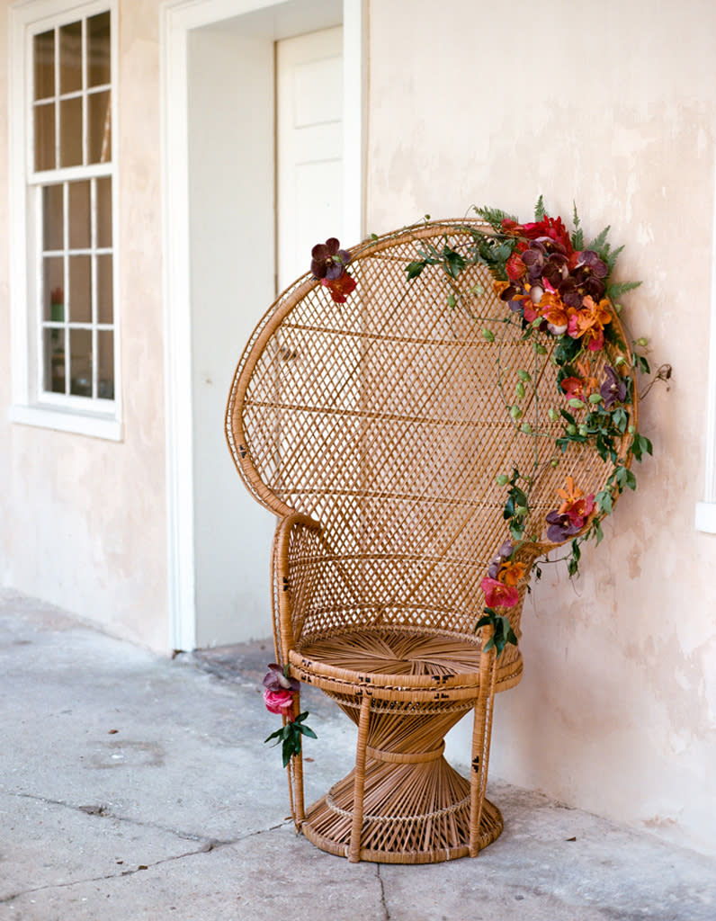 Un fauteuil Emmanuelle fleuri