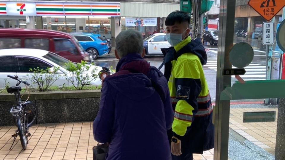 婦人說接到台電以及警察局長的電話　還不知道是詐騙（圖／基隆市警察局）