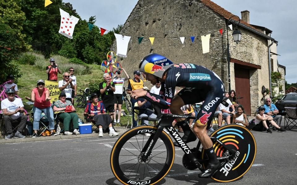 Primoz Roglic in action on the time trial