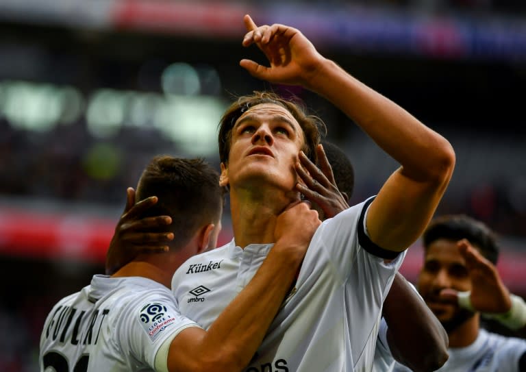 Caen's forward Ivan Santini (C) celebrates with teammates after scoring a goal against Lille on August 20, 2017