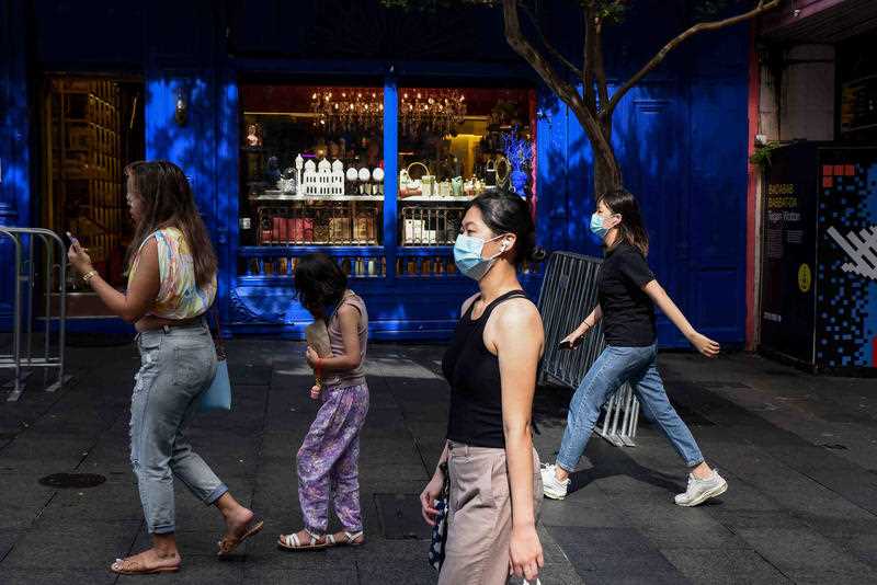 Members of the public are seen in Chinatown, Sydney as the Covid pandemic grips the state.