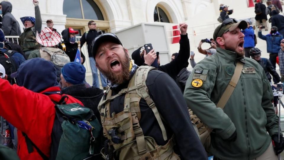 Manifestantes pro Trump frente al Capitolio