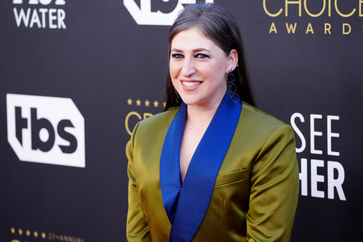 Mayim Bialik reveals her best-kept hair secret. (Photo: Jeff Kravitz/FilmMagic)