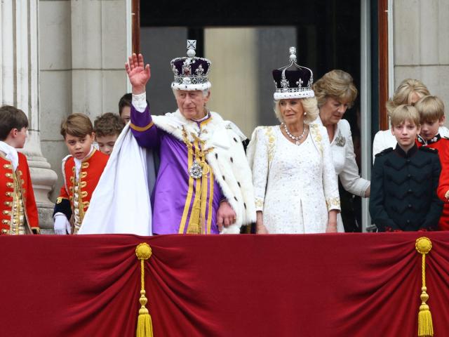 York gun salute marks coronation of King Charles III - BBC News