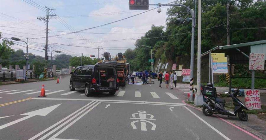 台中市北屯區東山路一處路口29日上午發生死亡車禍。（圖／民眾提供）