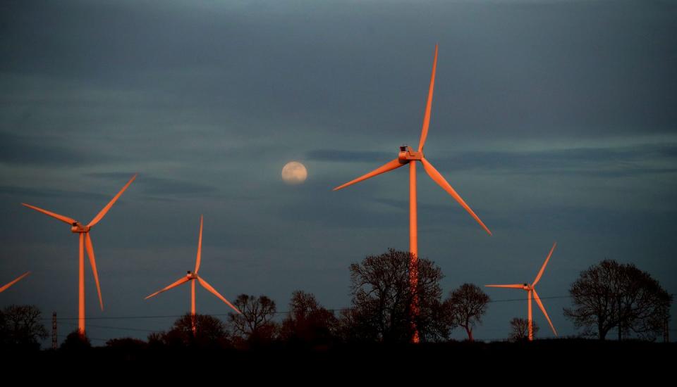 Super Pink Moon Rises Over UK