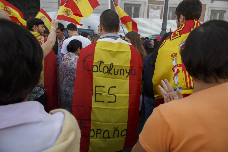 <p>A anti-separatist demonstrator wears a Spanish flags reading ‘Catalonia is Spain’ during a protest in support of Spain’s unity as Catalonian votes in referendum on Oct. 1, 2017 in Madrid, Spain. (Photo: Pablo Blazquez Dominguez/Getty Images) </p>