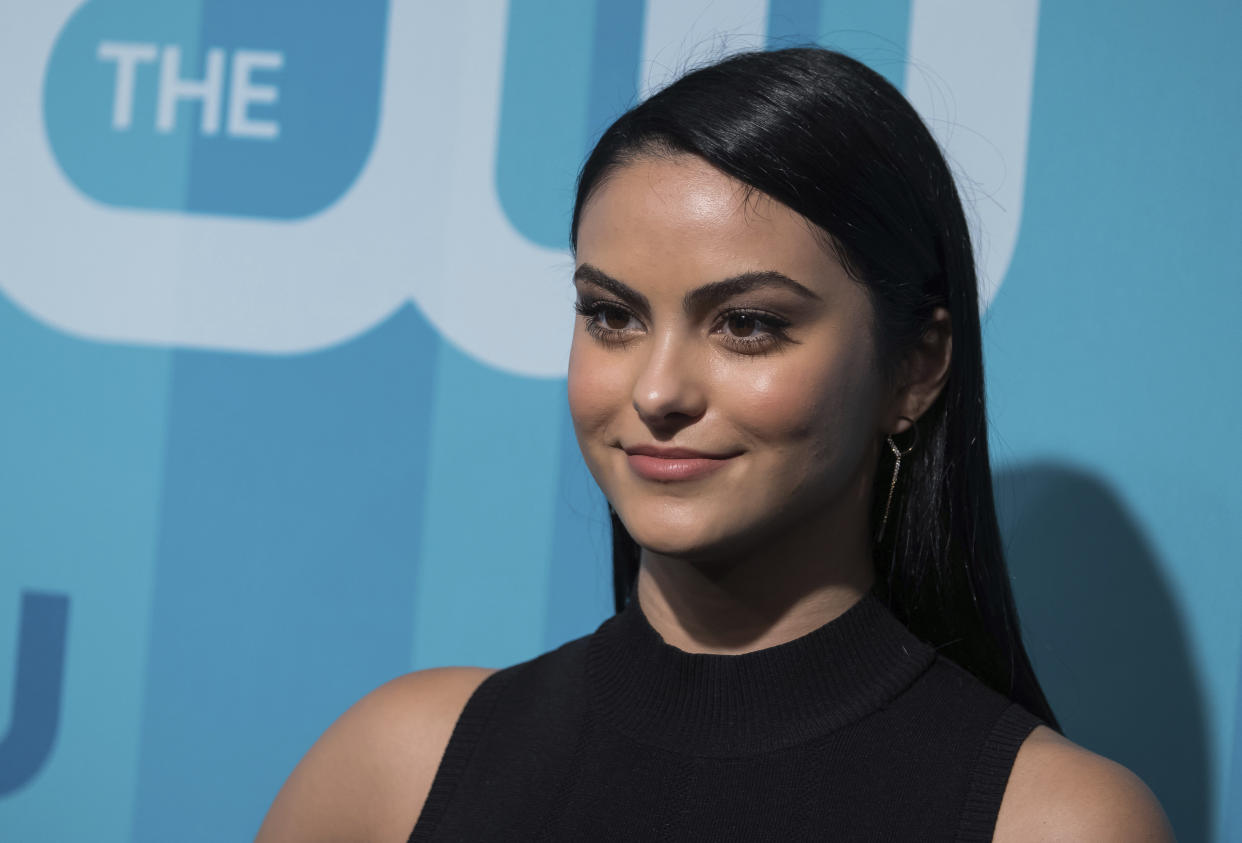 Eine Szene mit Schauspielerin Camila Mendes ist Grundlage der „Karma Is A Bitch“-Challenge. (Bild: AP Photo)