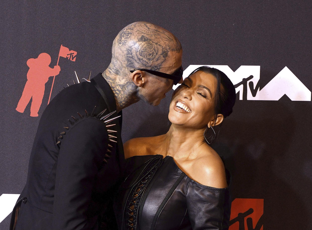 Travis Barker, Kourtney Kardashian are seen kissing on the red carper at the 2021 MTV Video Music Awards at Barclays Center on September 12, 2021 in the Brooklyn borough of New York City. Photo: Jeremy Smith/imageSPACE /MediaPunch /IPX