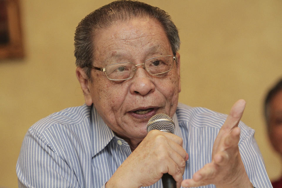 DAP’s Lim Kit Siang noted that the parliamentary order paper for the meeting starting on Monday provided no opportunity for members of parliament to vote on each minister’s presentation following debate. — Picture by Yusof Mat Isa