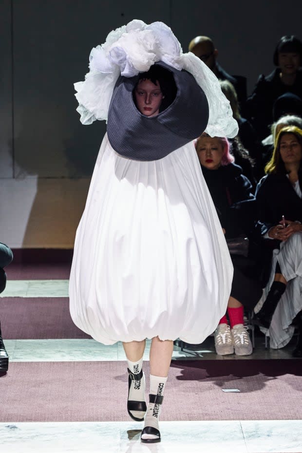 <p>A look from the Comme des Garçons Fall 2020 Collection. </p>