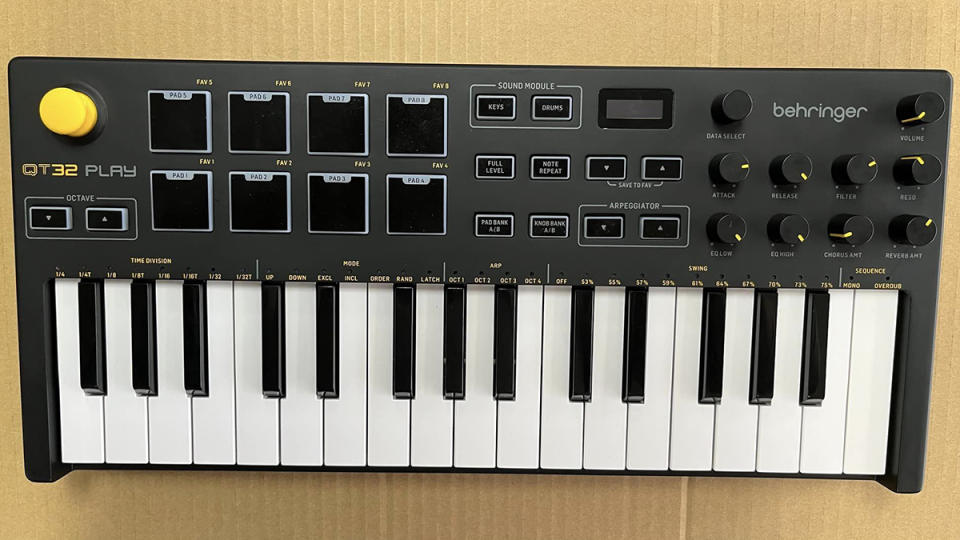 Behringer QT32