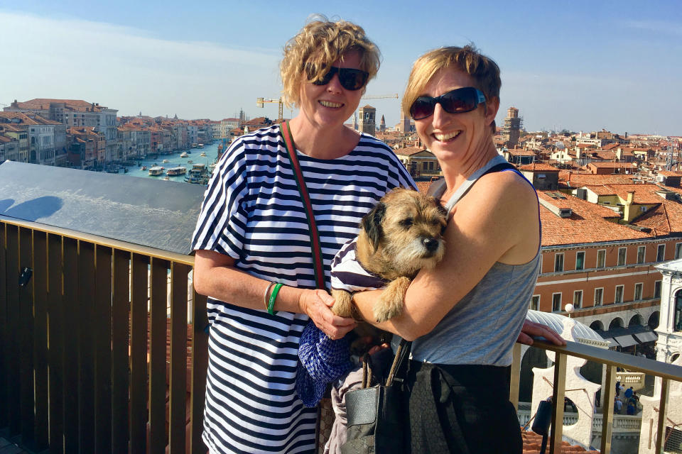 Pete the border terrier in Venice, Italy with Jo Partington and Natasha Cooper. (Photo: Caters News)