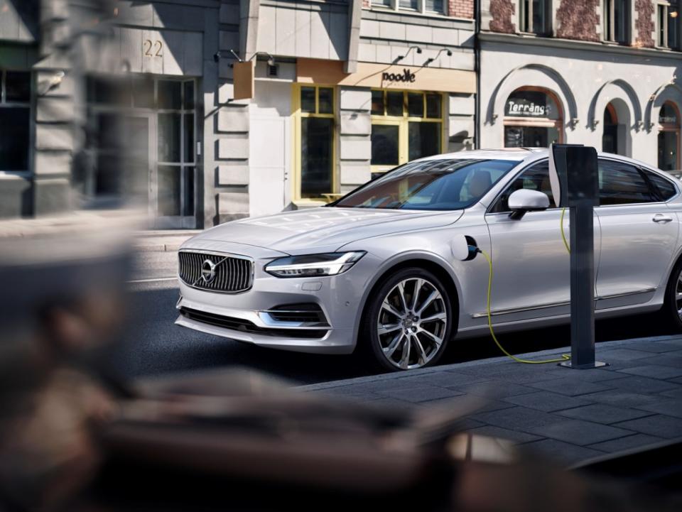 volvo-s90-t8-phev-aaa