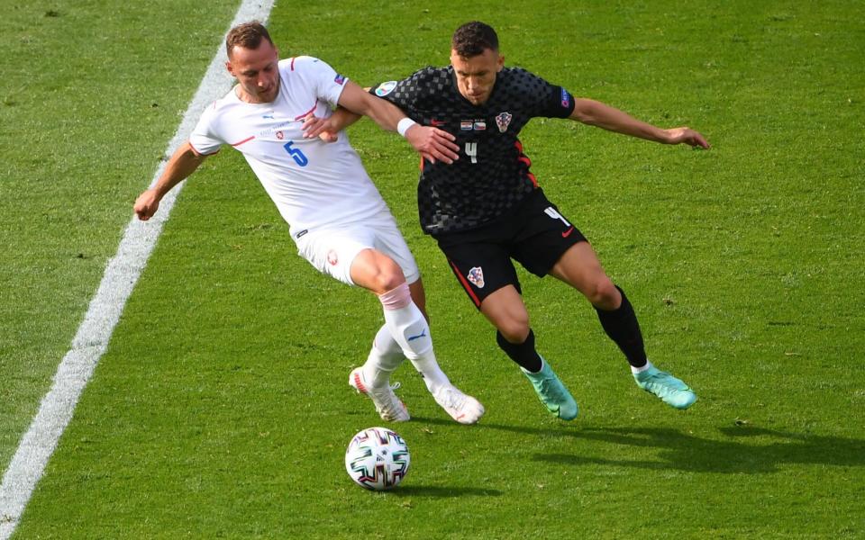  Vladimir Coufal of Czech Republic battles for possession with Ivan Perisic of Croatia during the UEFA Euro 2020 Championship Group D match between Croatia and Czech Republic at Hampden Park on June 18, 2021 in Glasgow, Scotland - Andy Buchanan - Pool/Getty Images