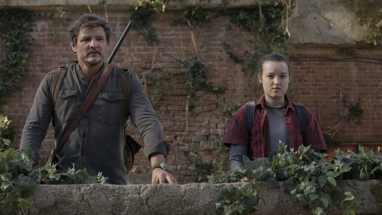  Joel and Ellie stand on a roof top in The Last of Us season 1, which precedes The Last of Us season 2. 