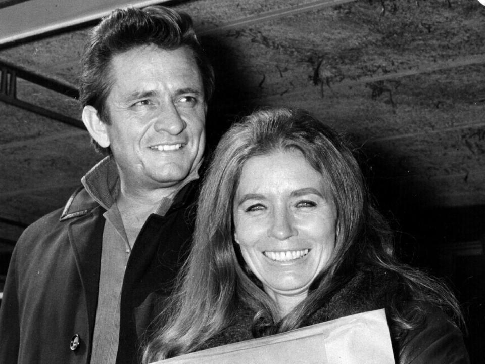 Johnny Cash and June Carter Cash arrive in London in 1968 (Getty Images)