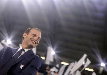 Football Soccer - Juventus v Napoli - Italian Serie A - Juventus stadium, Turin, Italy - 29/10/16 - Juventus' coach Massimiliano Allegri looks on before the match . REUTERS/Giorgio Perottino