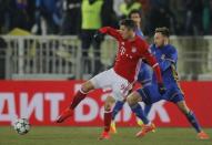 Football Soccer - FC Rostov v FC Bayern Munich - UEFA Champions League Group Stage - Group D - Olimp 2 Stadium, Rostov-on-Don, Russia - 23/11/16. Bayern Munich's Robert Lewandowski in action against FC Rostov's Vladimir Granat. REUTERS/Maxim Shemetov