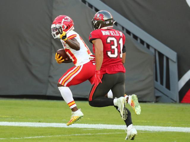 Tampa, United States. 07th Feb, 2021. Kansas City Chiefs Tyreek Hill (10)  leaps for an intended reception as Tampa Bay Buccaneers Antoine Winfield Jr.  (31) defends in the first quarter of Super