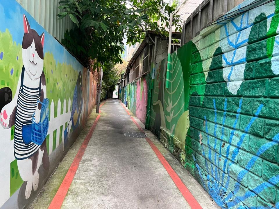圖說：走在板橋道路與巷弄間，各種不同風格的牆面彩繪映入眼簾特別吸睛。（照片提供/新北市議員曾煥嘉服務處）