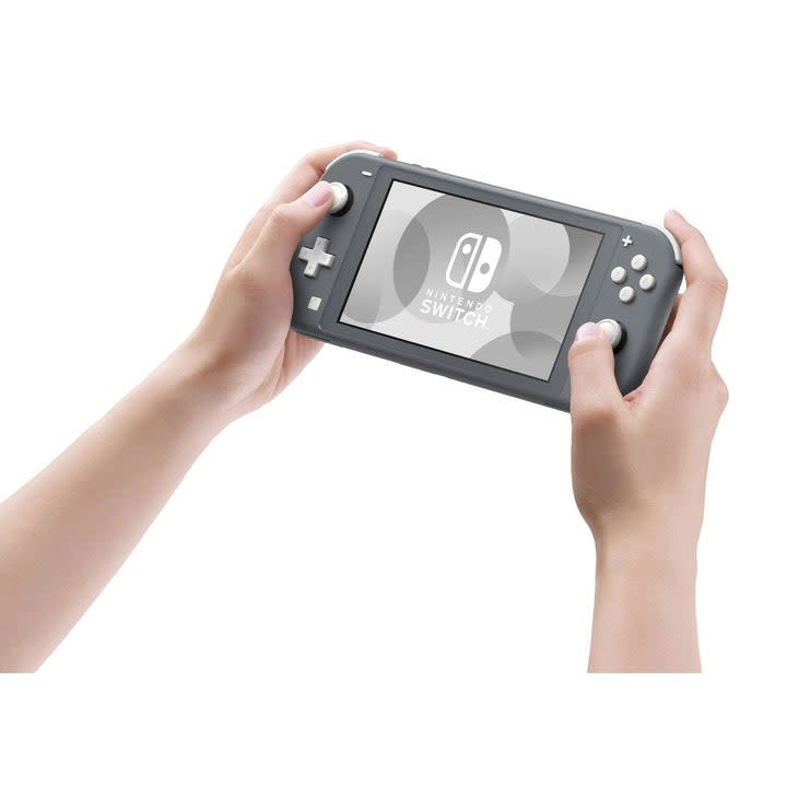 Hands holding a Nintendo Switch Lite