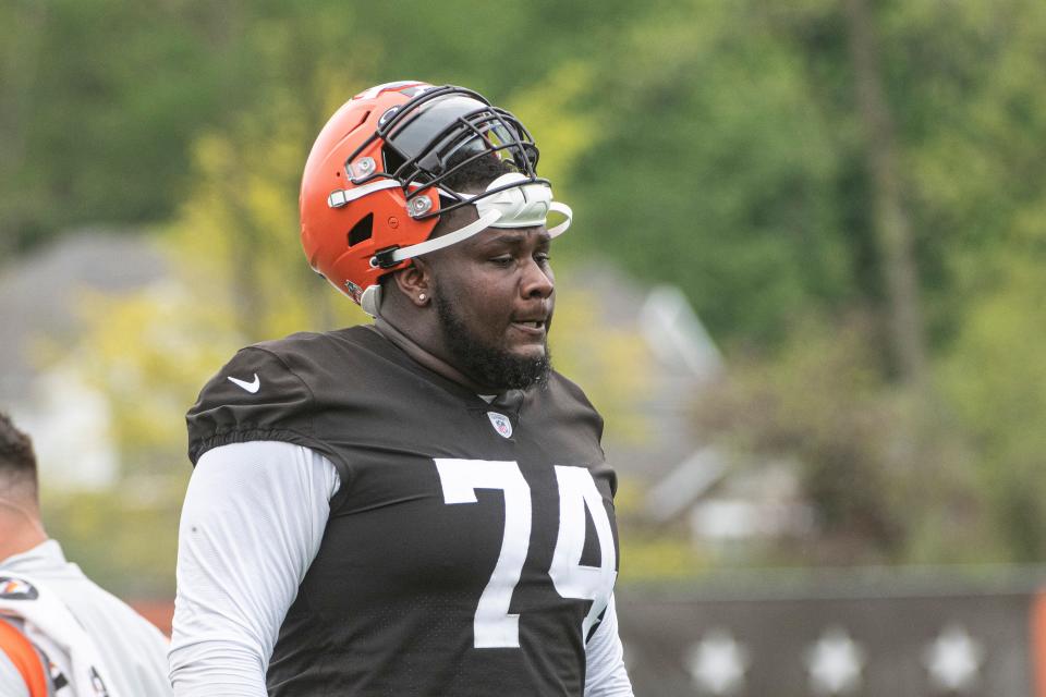 Dawand Jones rests at Browns rookie minicamp May 12 in Berea.