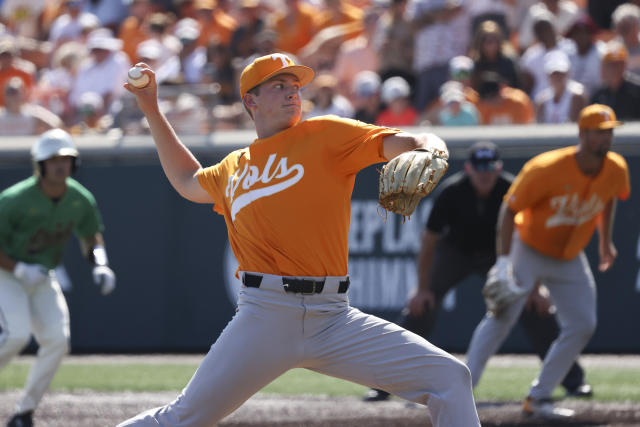 Tennessee routs Notre Dame 12-4 to force deciding third game