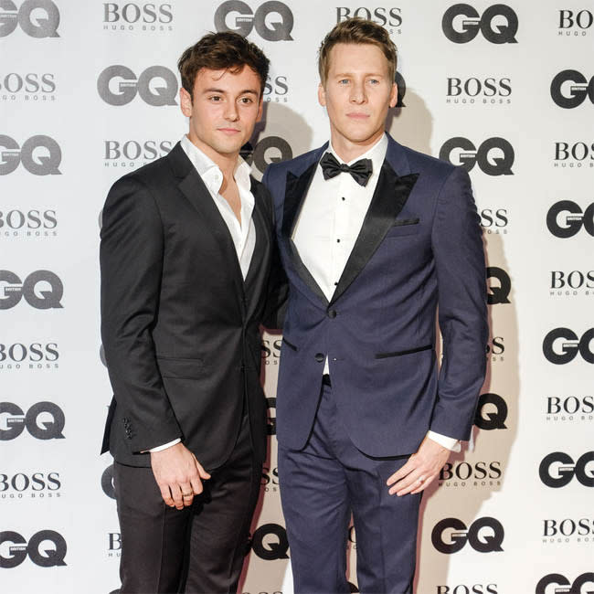 Tom Daley con su marido Dustin Lance Black credit:Bang Showbiz