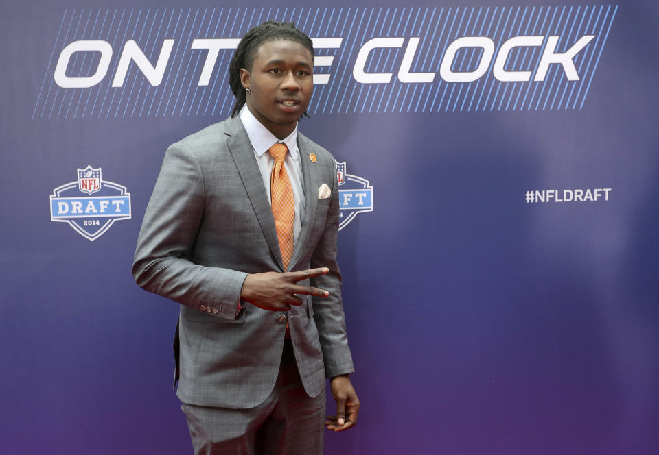 Clemson wide receiver Sammy Watkins poses for photos upon arriving for the first round of the 2014 NFL Draft at Radio City Music Hall, Thursday, May 8, 2014, in New York. (AP Photo/Craig Ruttle)
