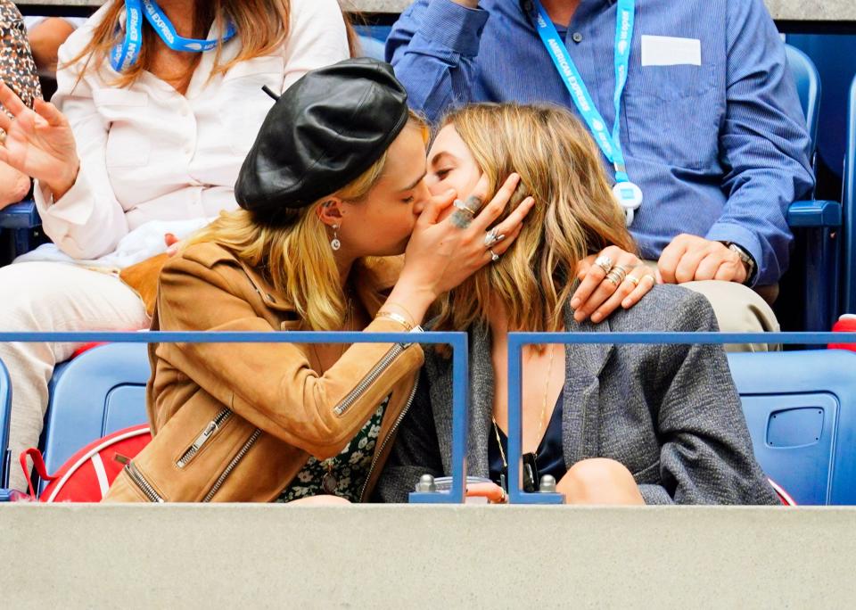 Cara Delevingne and Ashley Benson kissing