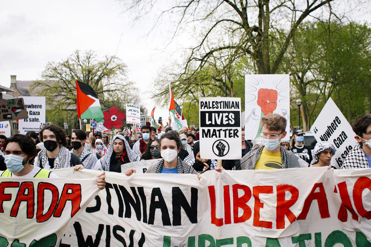 University students rally and marching. (Katie McTiernan / Anadolu via Getty Images file)
