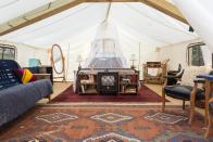 <p>Mucha gente habrá aprovechado, ya que iban a estar al aire libre, a darse un lujito de naturaleza reservando su lugar en un “glamping”. Una experiencia completa por $350 la noche por carpa. Crédito: airbnb.com </p>