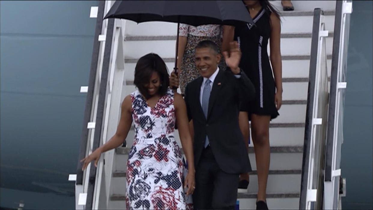 Obamas Arrive in Cuba