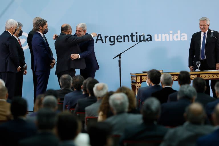 El Presidente Alberto Fernández, toma juramento a los nuevos Ministros: Aníbal Fernández, Ministro de Seguridad