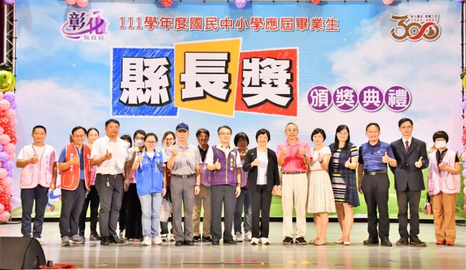 王惠美頒獎勉勵同約外，也感謝所有學校師長們的努力及付出。(記者曾厚銘攝)