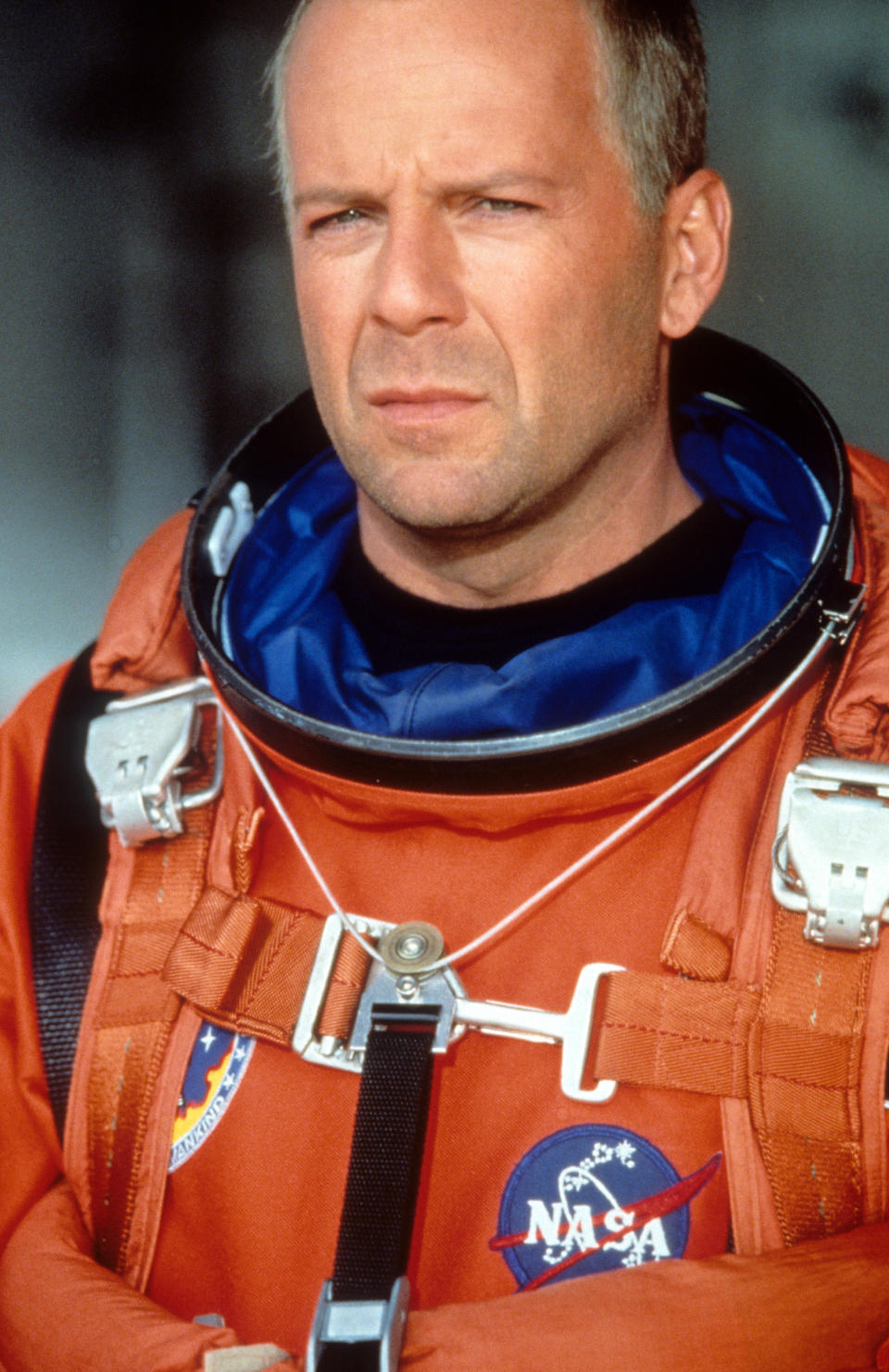 Mientras interpretaba al héroe protagonista de 'Armageddon', Bruce Willis aportaba dinero en efectivo para que el equipo técnico tuviera un ingreso extra al final de cada semana. (Foto de Touchstone/Getty Images)