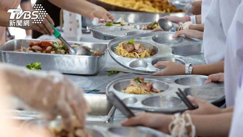 沈政男醫師擔憂學校營養午餐成防疫破口。（示意圖／shutterstock達志影像）