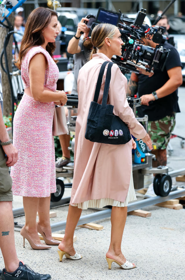 Upskirt Venus Williams Naked - Kristin Davis Goes Pretty in Pink in a Classic Charlotte York Dress & Nude  Pumps