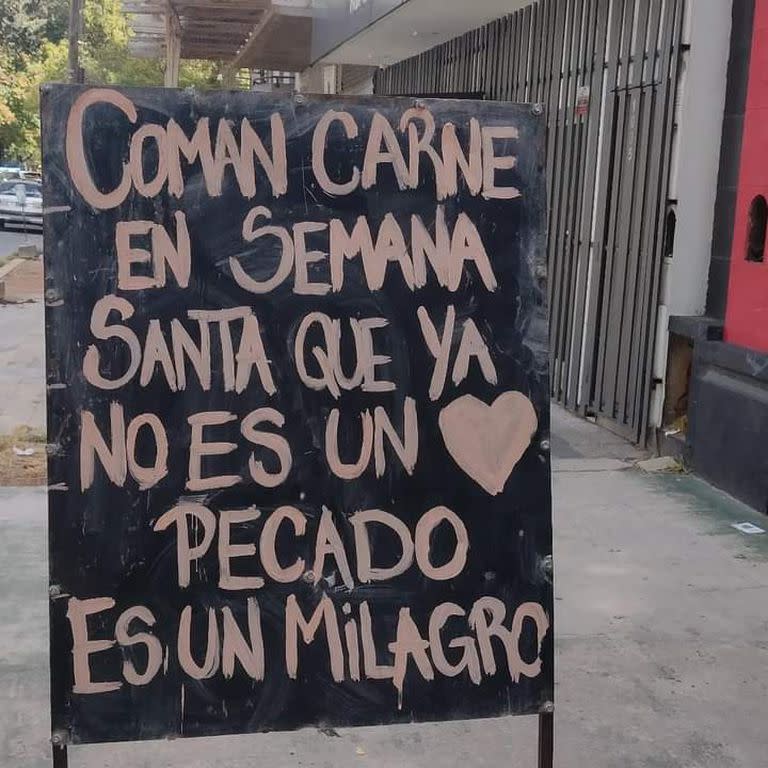 Algunos de los carteles que se volvieron virales