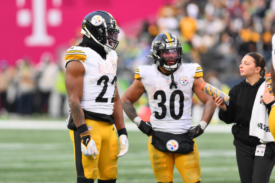 Dec 31, 2023; Seattle, Washington, USA; Pittsburgh Steelers running back <a class="link " href="https://sports.yahoo.com/nfl/players/33412" data-i13n="sec:content-canvas;subsec:anchor_text;elm:context_link" data-ylk="slk:Najee Harris;sec:content-canvas;subsec:anchor_text;elm:context_link;itc:0">Najee Harris</a> (22) and Pittsburgh Steelers running back <a class="link " href="https://sports.yahoo.com/nfl/players/34447" data-i13n="sec:content-canvas;subsec:anchor_text;elm:context_link" data-ylk="slk:Jaylen Warren;sec:content-canvas;subsec:anchor_text;elm:context_link;itc:0">Jaylen Warren</a> (30) during the second half against the Seattle Seahawks at Lumen Field. Mandatory Credit: Steven Bisig-USA TODAY Sports