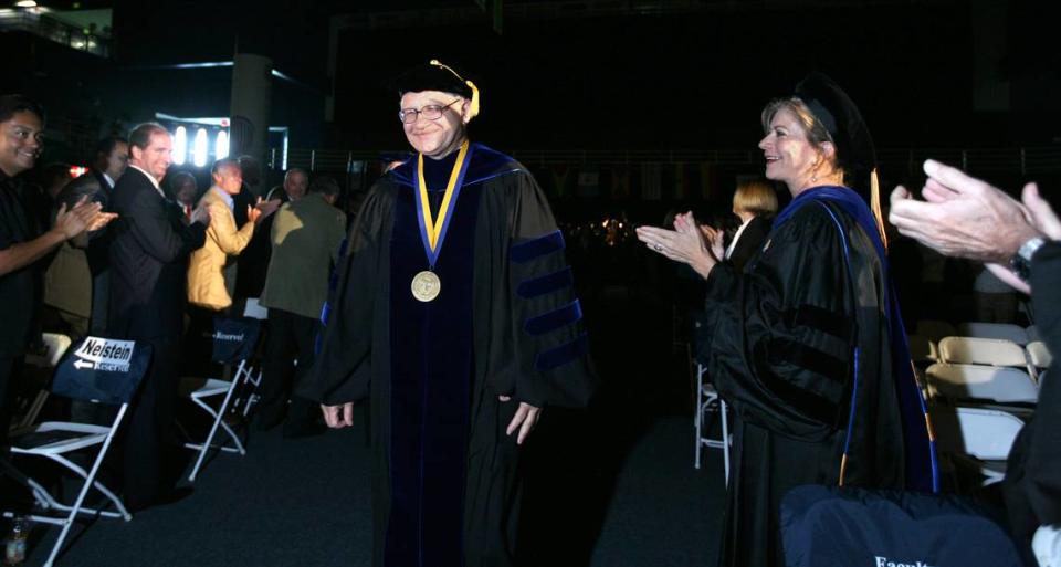 Mark B. Rosenberg gets applause from elected officials, community leaders and members of the FIU community as he is installed as the university’s fifth president on Aug. 28, 2009.