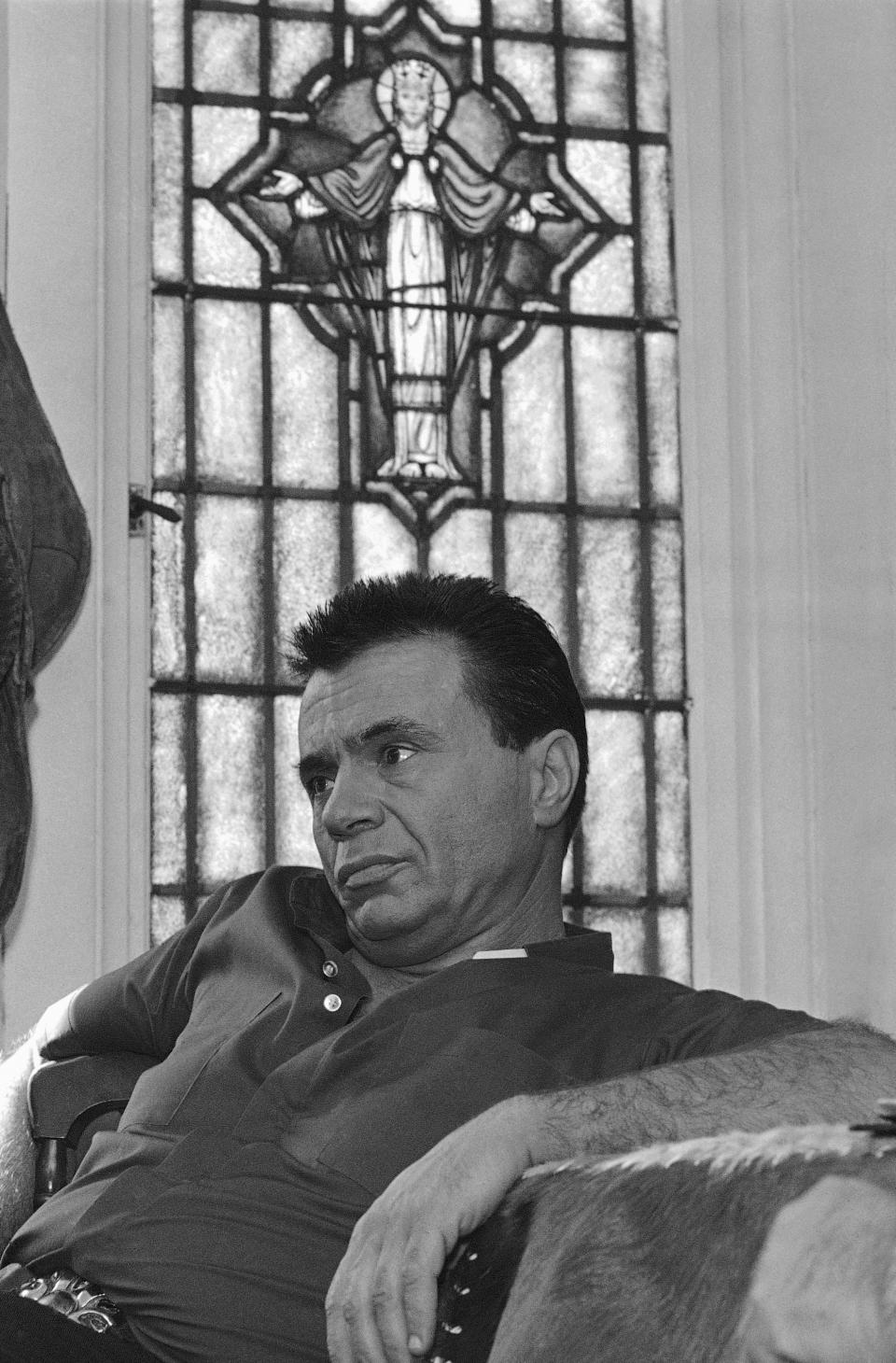 FILE - Actor Robert Blake poses for a photo in September 1985 in Los Angeles. Blake, the Emmy award-winning performer who went from acclaim for his acting to notoriety when he was tried and acquitted of murdering his wife, died Thursday, March 9, 2023, at age 89. A statement released on behalf of his niece, Noreen Austin, said Blake died from heart disease, surrounded by family at home in Los Angeles. (AP Photo/Reed Saxon, File)