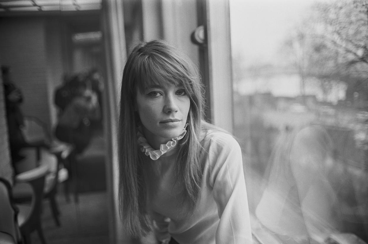 French singer-songwriter Francoise Hardy, UK, February 9, 1968. (Photo by Daily Express/Getty Images)