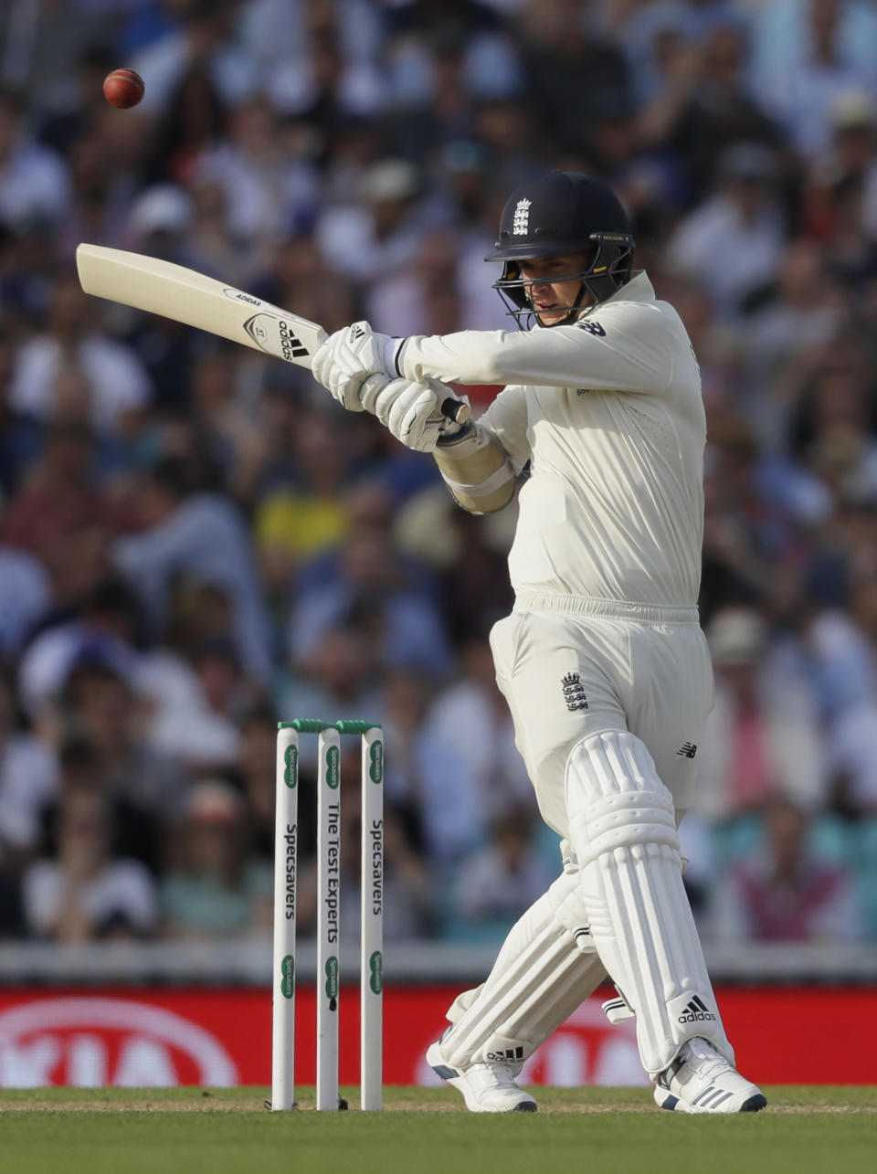 England's Sam Curran plays a shot off the bowling of Australia's Mitchell Marsh during the third day of the fifth Ashes test match between England and Australia at the Oval cricket ground in London, Saturday, Sept. 14, 2019. (AP Photo/Kirsty Wigglesworth)