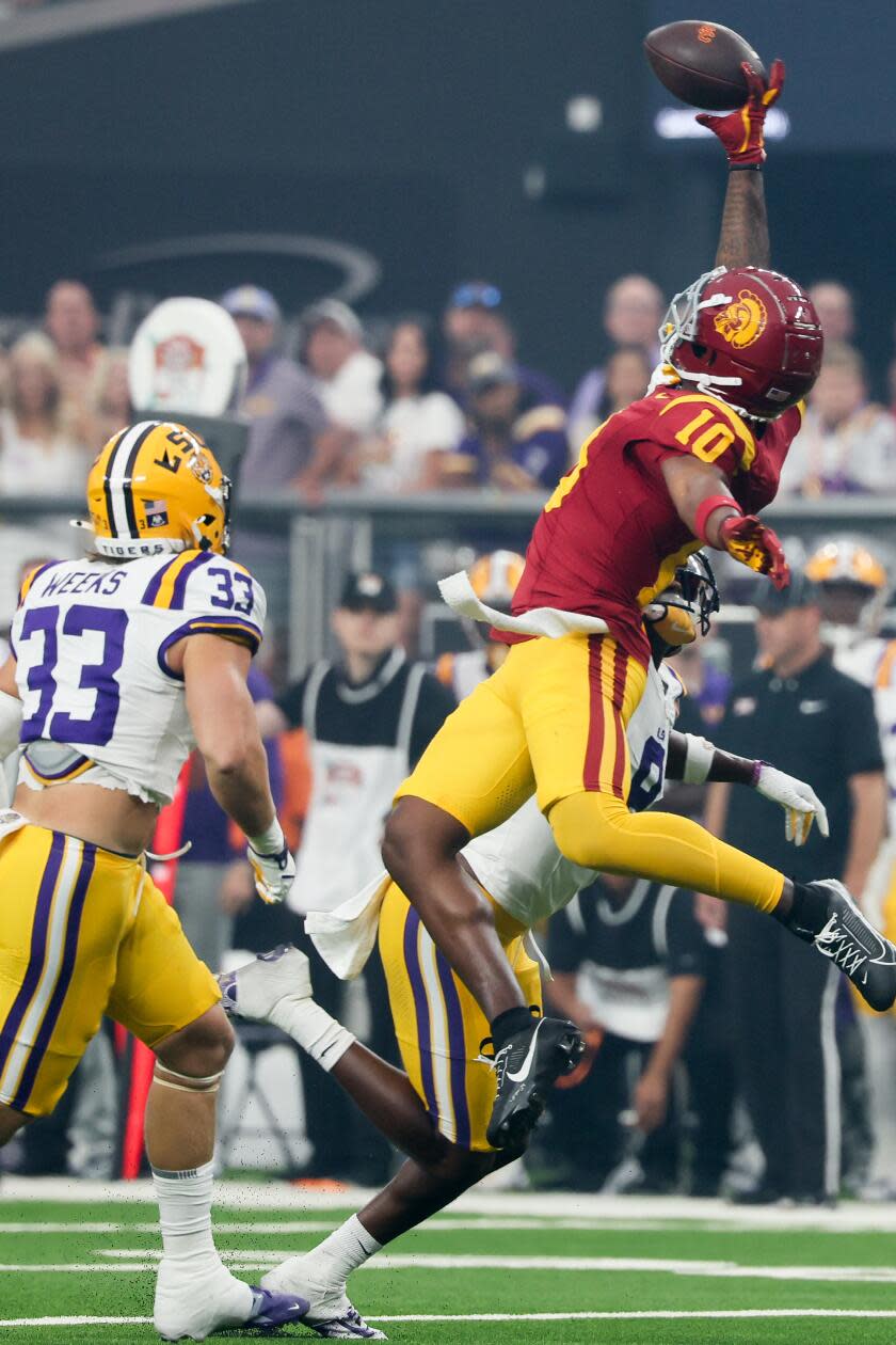 LOS VEGAS, NEVADA - SEPTEMBER 01: Wide receiver Kyron Hudson #10 of the USC Trojans.