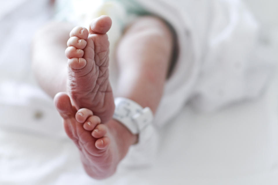 Das Wunder der Geburt ermöglicht manchmal ganz besondere Schnappschüsse. (Symbolbild: gettyimages / Isabel Pavia)