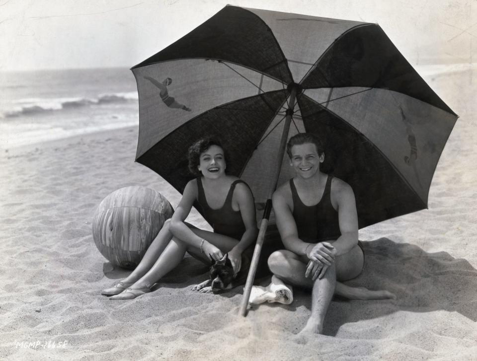 80 Vintage Photos of Celebrities at the Beach